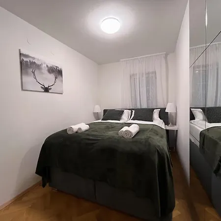 La Casa 77a *