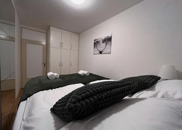 La Casa 77a 아파트